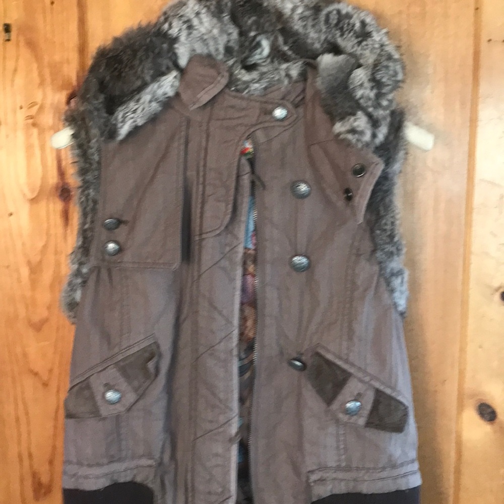 Tankus  rabbit fur vest.🥰